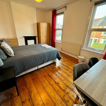 Delightful Room By Gloucester Road Бристоль Екстер'єр фото